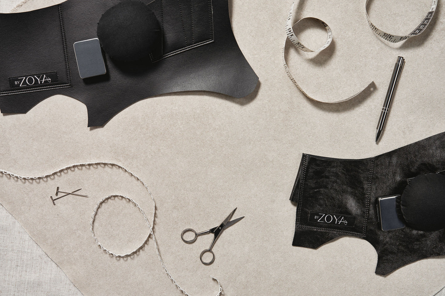Picture of two Fashion's toolbelt in black real leather and black vegan leather